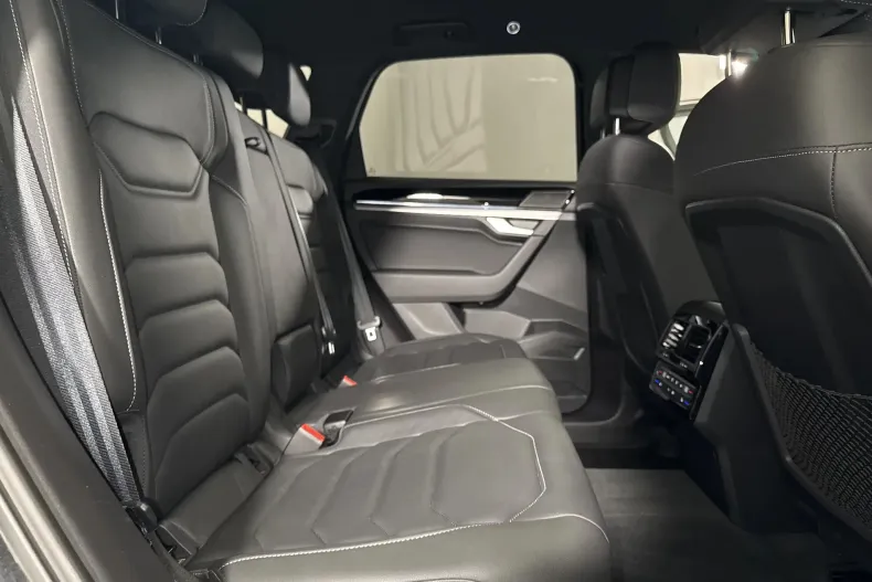 Volkswagen Touareg din 2023 cu 95.214 km - oferta VOL245654 - foto 12