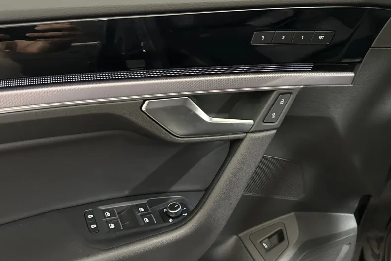 Volkswagen Touareg din 2023 cu 95.214 km - oferta VOL245654 - foto 13