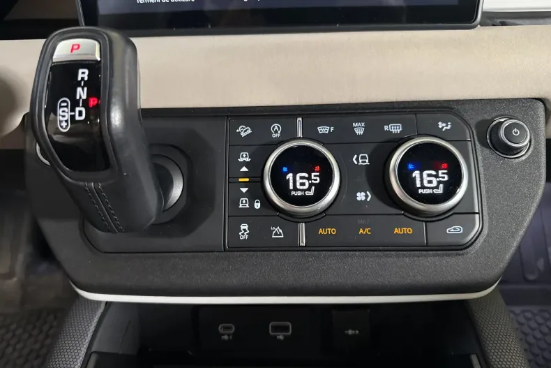 Land Rover Defender din 2021 cu 42.700 km - oferta LAN245662 - foto 16