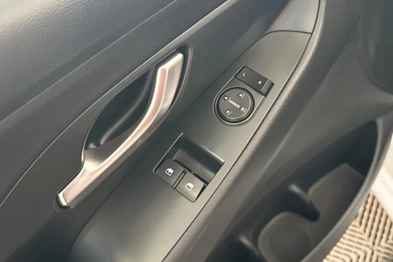 Hyundai i30 din 2023 cu 51.050 km - oferta HYU245664 - foto 14