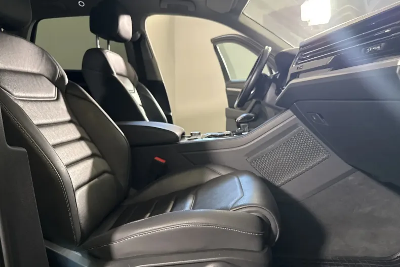 Volkswagen Touareg din 2021 cu 165.462 km - oferta VOL245665 - foto 11