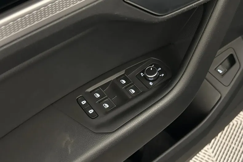 Volkswagen Touareg din 2021 cu 165.462 km - oferta VOL245665 - foto 14