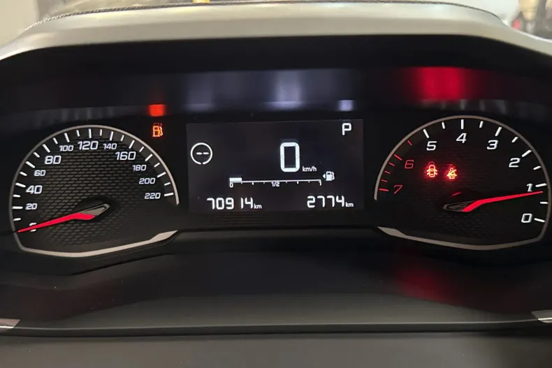 Peugeot 2008 din 2021 cu 70.912 km - oferta PEU245683 - foto 10