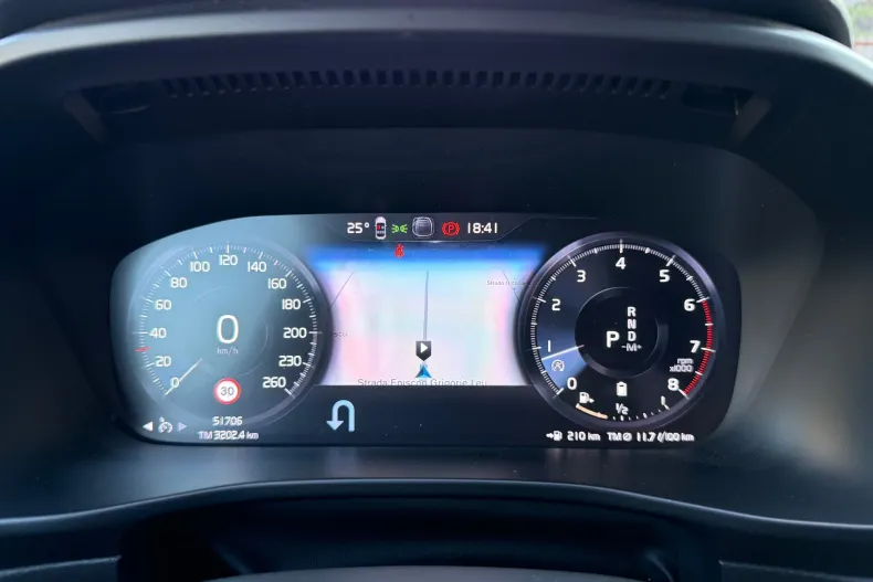 Volvo XC40 din 2021 cu 51.706 km - oferta VOL245693 - foto 6