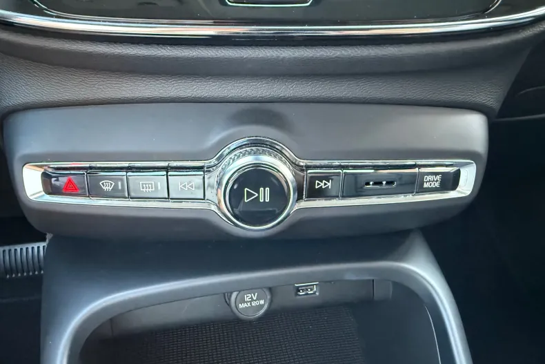 Volvo XC40 din 2021 cu 51.706 km - oferta VOL245693 - foto 14