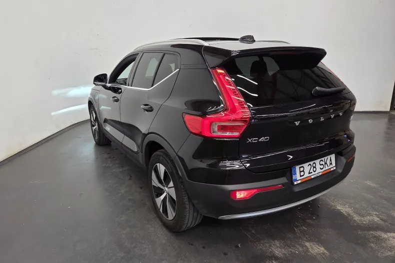Volvo XC40 din 2021 cu 58.381 km - oferta VOL245714 - foto 1