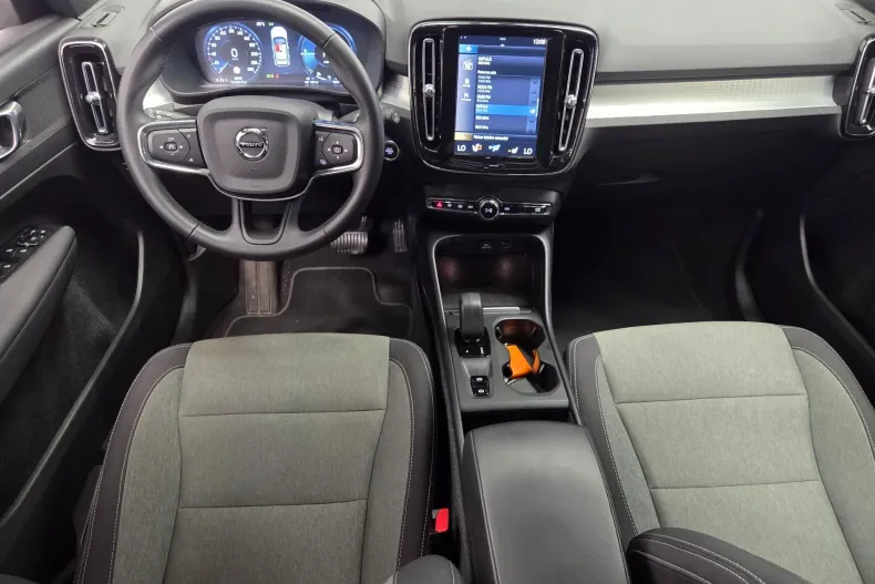 Volvo XC40 din 2021 cu 58.381 km - oferta VOL245714 - foto 4