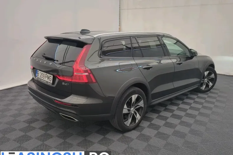 Volvo V60 din 2021 cu 79.252 km - oferta VOL245716 - foto 2