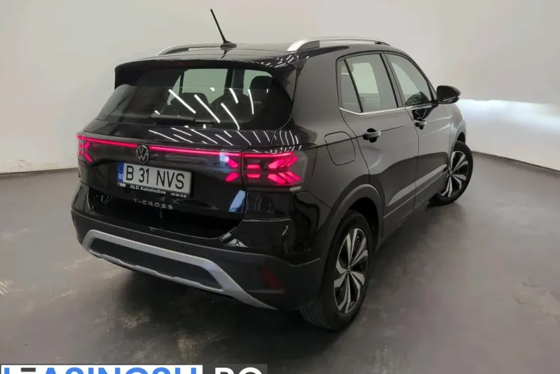 Volkswagen T-Cross din 2024 cu 37.383 km - oferta VOL245717 - foto 2