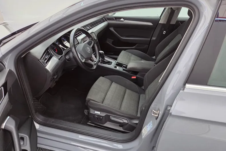 Volkswagen Passat din 2022 cu 54.339 km - oferta VOL245718 - foto 6