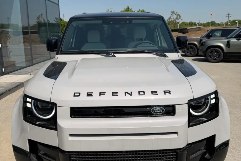 Land Rover Defender din 2025 cu 3.500 km - oferta LAN245734 - foto 8