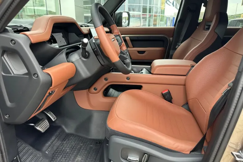 Land Rover Defender din 2025 cu 900 km - oferta LAN245743 - foto 3