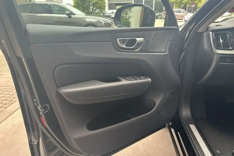 Volvo XC60 din 2025 cu 14.219 km - oferta VOL245795 - foto 12