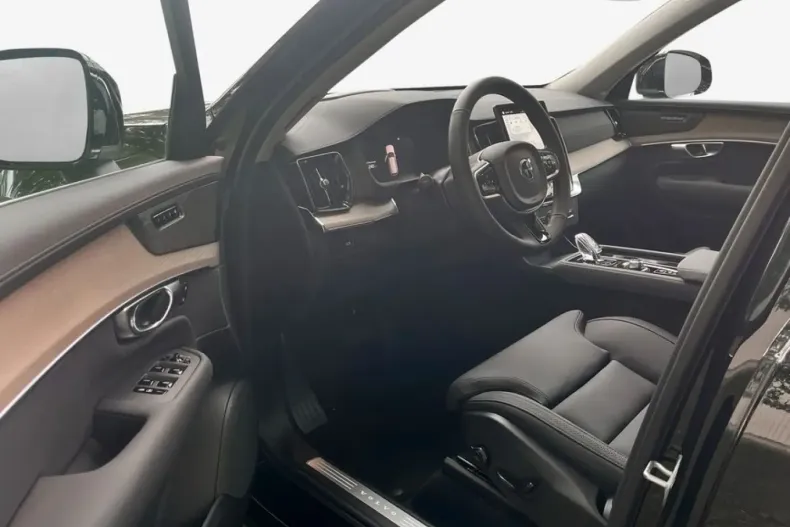 Volvo XC90 din 2025 cu 14.753 km - oferta VOL245796 - foto 6