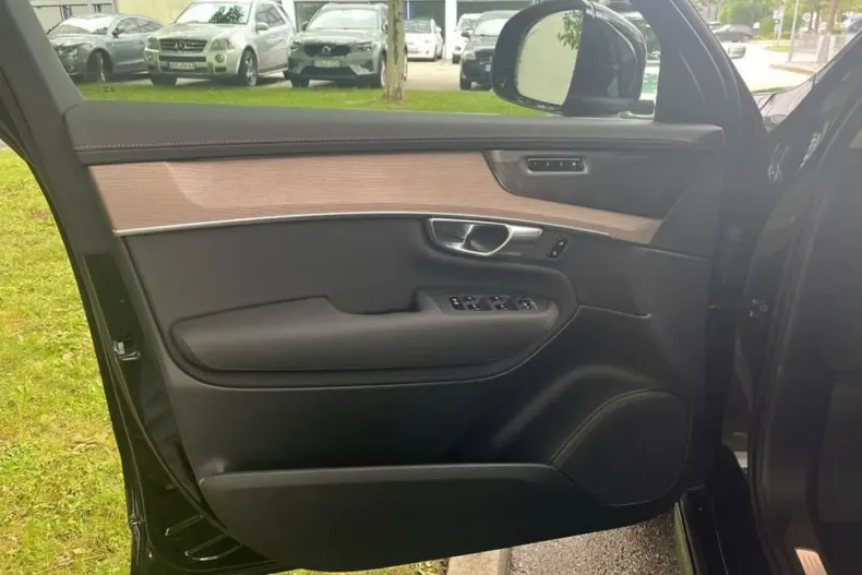 Volvo XC90 din 2025 cu 14.753 km - oferta VOL245796 - foto 12