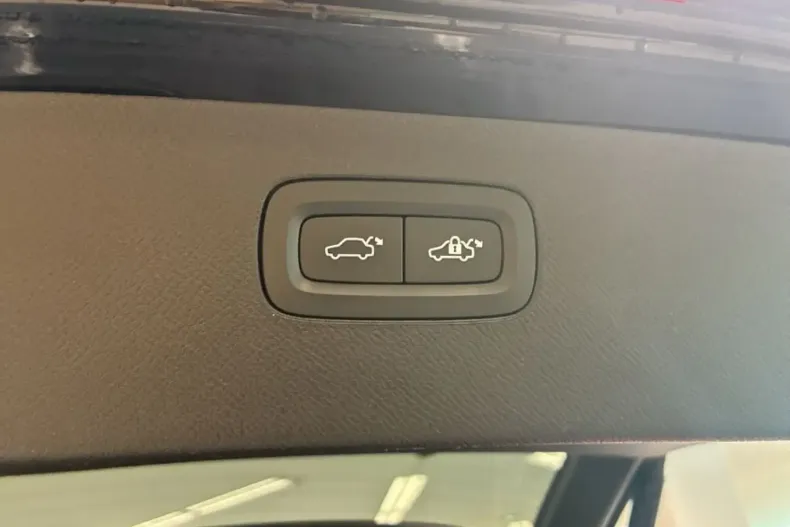 Volvo XC90 din 2023 cu 55.802 km - oferta VOL245797 - foto 26