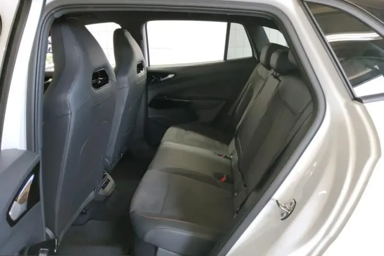 Volkswagen ID.4 din 2023 cu 31.937 km - oferta VOL245798 - foto 3