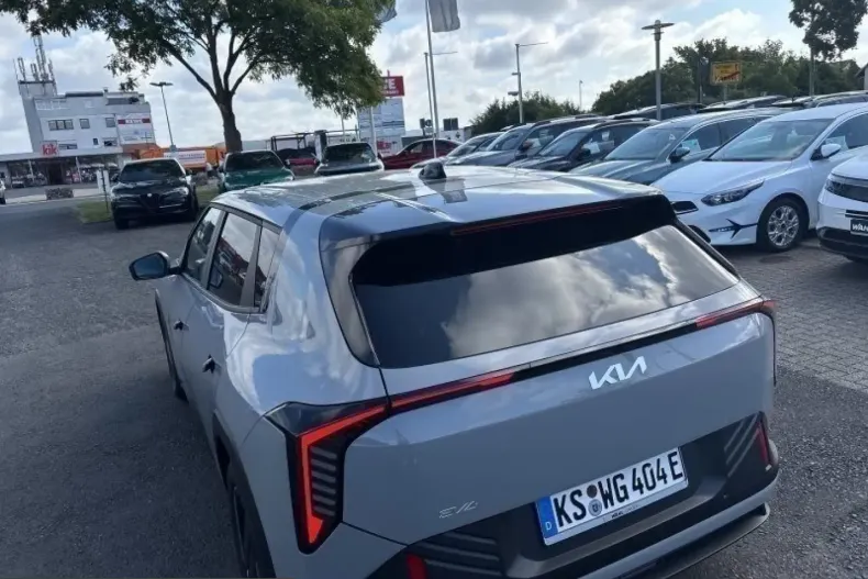 Kia EV4 din 2025 cu 5.800 km - oferta KIA245799 - foto 15