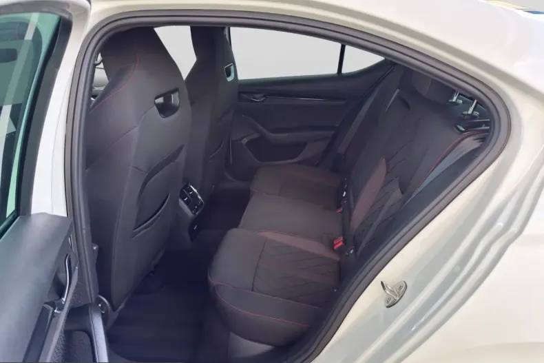 Skoda Octavia din 2023 cu 29.900 km - oferta SKO245809 - foto 12