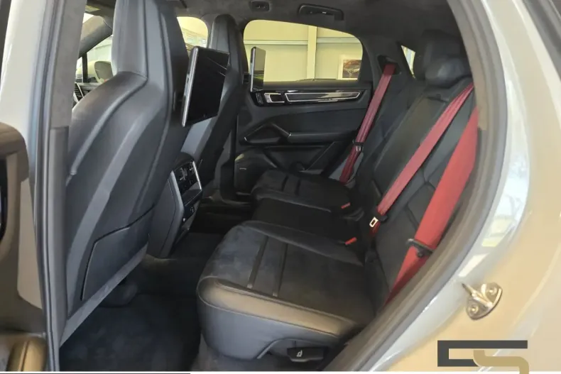 Porsche Cayenne din 2023 cu 71.986 km - oferta POR245817 - foto 7