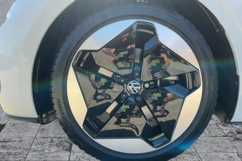 Volkswagen ID.3 din 2025 cu 2.015 km - oferta VOL245831 - foto 8