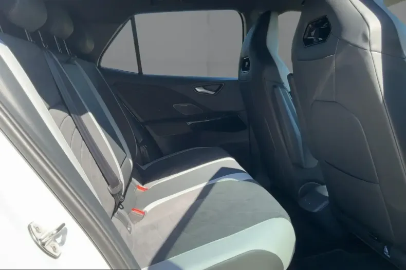 Volkswagen ID.3 din 2025 cu 2.015 km - oferta VOL245831 - foto 13