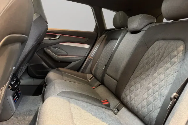 Audi A6 din 2025 cu 19.900 km - oferta AUD245838 - foto 13