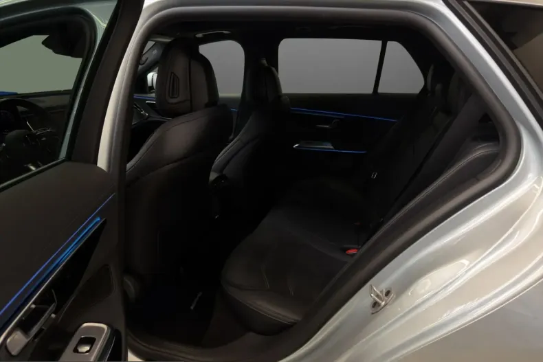 Mercedes-Benz E 300 (Clasa E) din 2025 cu 24.430 km - oferta MER245840 - foto 8