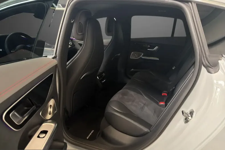 Mercedes-Benz EQE (Clasa E) din 2024 cu 3.311 km - oferta MER245846 - foto 8