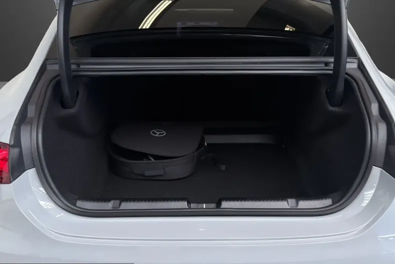 Mercedes-Benz EQE (Clasa E) din 2024 cu 3.311 km - oferta MER245846 - foto 13