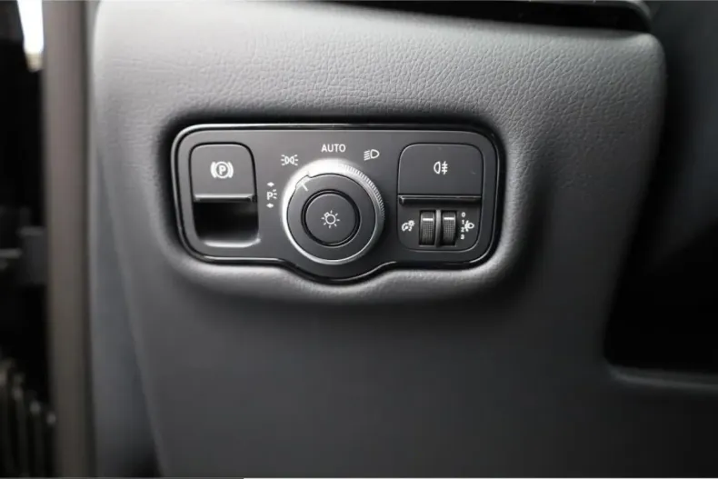 Mercedes-Benz V 220 (Clasa V) din 2024 cu 26.250 km - oferta MER245866 - foto 19