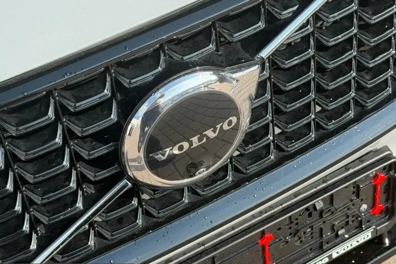 Volvo XC60 din 2024 cu 56.390 km - oferta VOL245873 - foto 11