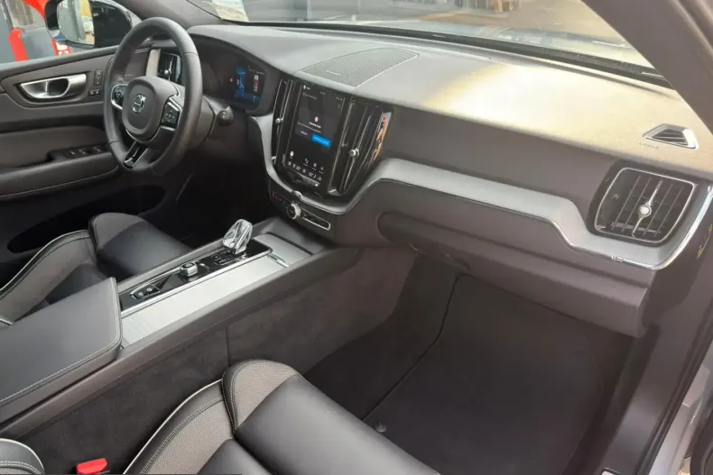 Volvo XC60 din 2024 cu 56.390 km - oferta VOL245873 - foto 14