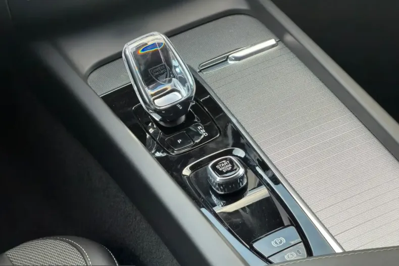 Volvo XC60 din 2024 cu 56.390 km - oferta VOL245873 - foto 25