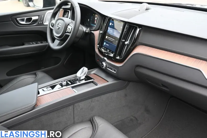 Volvo XC60 din 2024 cu 10.730 km - oferta VOL245874 - foto 13
