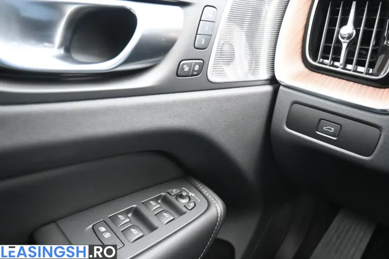 Volvo XC60 din 2024 cu 10.730 km - oferta VOL245874 - foto 27