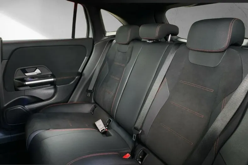 Mercedes-Benz GLA 250 (Clasa GLA) din 2025 cu 8.060 km - oferta MER245907 - foto 9