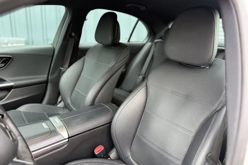 Mercedes-Benz C 300 (Clasa C) din 2023 cu 89.900 km - oferta MER245911 - foto 19