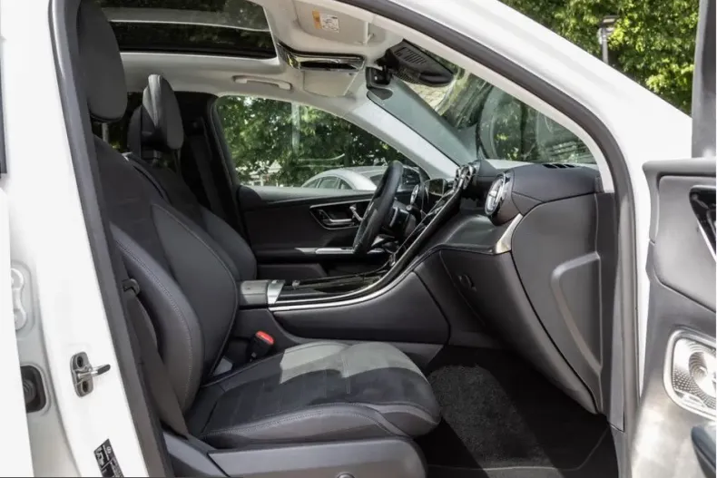 Mercedes-Benz GLC 300 (Clasa GLC) din 2025 cu 22.637 km - oferta MER245953 - foto 9
