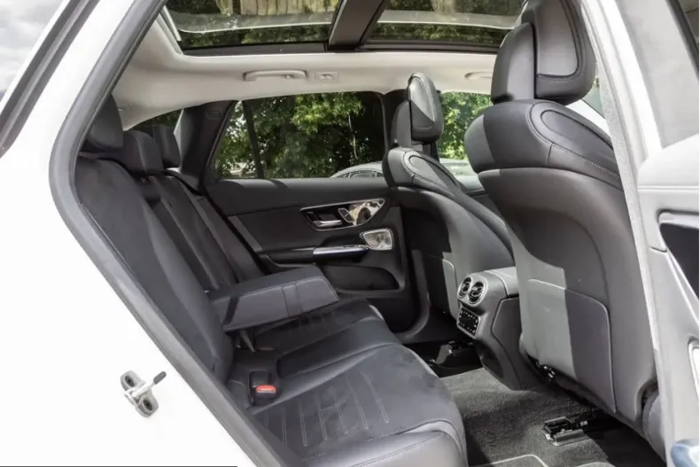 Mercedes-Benz GLC 300 (Clasa GLC) din 2025 cu 22.637 km - oferta MER245953 - foto 10