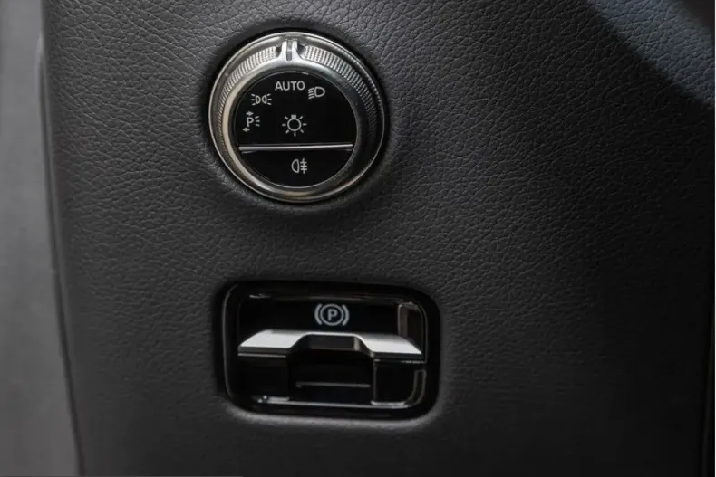 Mercedes-Benz GLC 300 (Clasa GLC) din 2025 cu 22.637 km - oferta MER245953 - foto 23