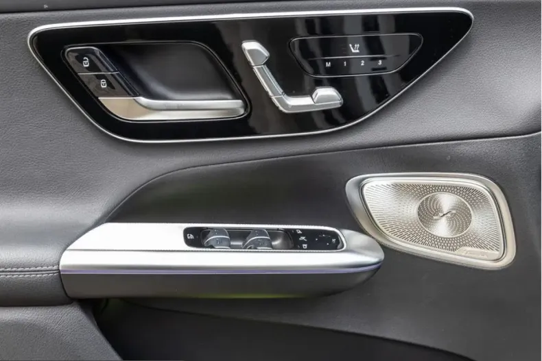 Mercedes-Benz GLC 300 (Clasa GLC) din 2025 cu 22.637 km - oferta MER245953 - foto 24