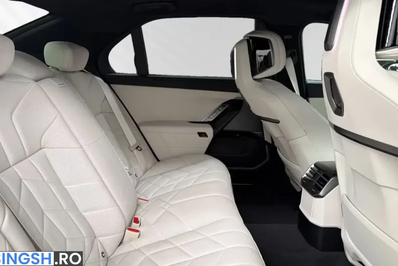 BMW 740 (Seria 7) din 2026 cu 51 km - oferta BMW246003 - foto 11