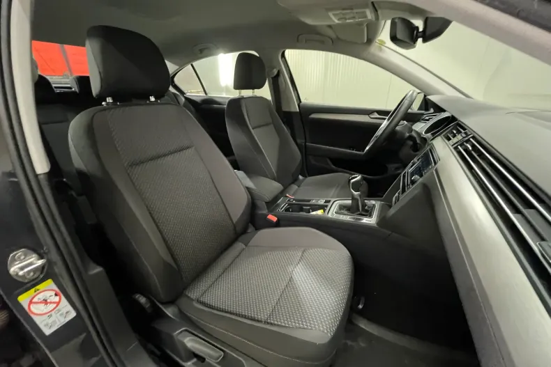 Volkswagen Passat din 2021 cu 106.464 km - oferta VOL246026 - foto 10