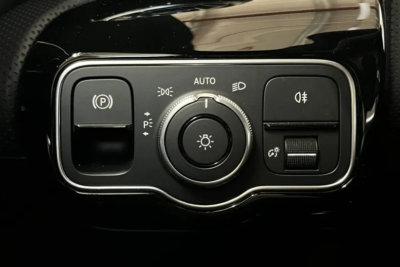 Mercedes-Benz CLA 180 (Clasa CLA) din 2025 cu 8.710 km - oferta MER246036 - foto 20