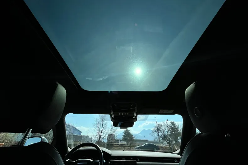 Land Rover Range Rover Velar din 2024 cu 4.858 km - oferta LAN246040 - foto 13