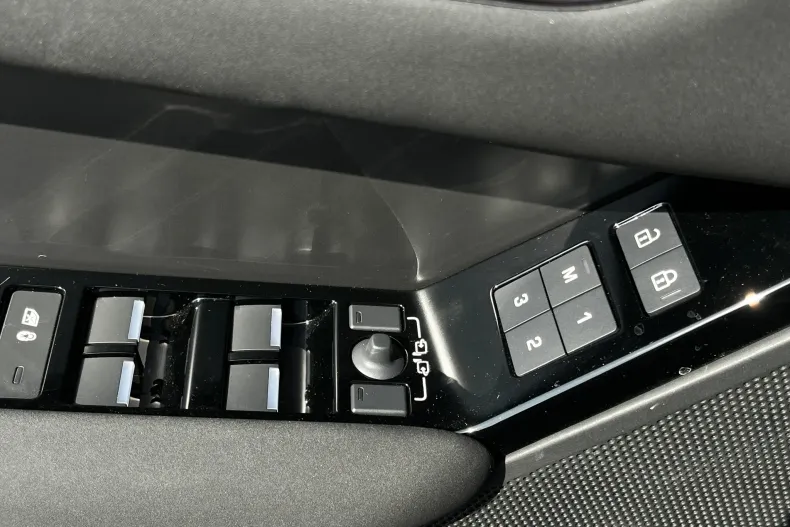 Land Rover Range Rover Velar din 2024 cu 4.858 km - oferta LAN246040 - foto 25