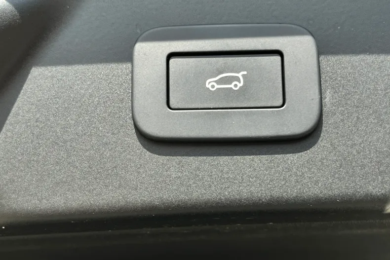 Land Rover Range Rover Velar din 2024 cu 4.858 km - oferta LAN246040 - foto 29