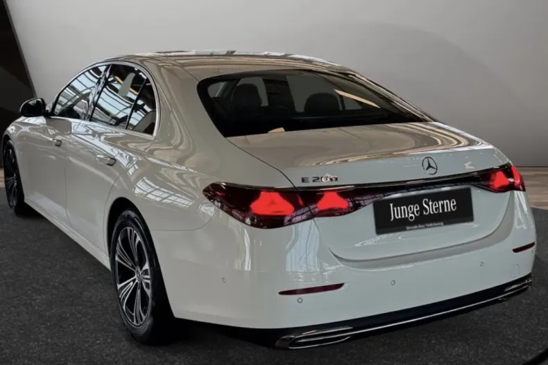 Mercedes-Benz E 200 (Clasa E) din 2025 cu 28.000 km - oferta MER246078 - foto 4