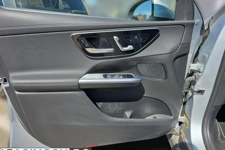 Mercedes-Benz GLC 300 (Clasa GLC) din 2025 cu 17.526 km - oferta MER246084 - foto 13